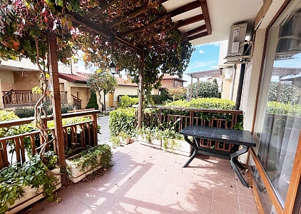 Wiederverkauf im Garden of Eden-Komplex. Foto 1