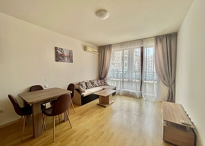 Spacious apartment with new furniture overlooking the pool. Photo 4 Spacious apartment with new furniture overlooking the pool. Photo 4
