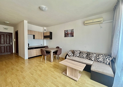 Spacious apartment with new furniture overlooking the pool. Photo 2 Spacious apartment with new furniture overlooking the pool. Photo 2
