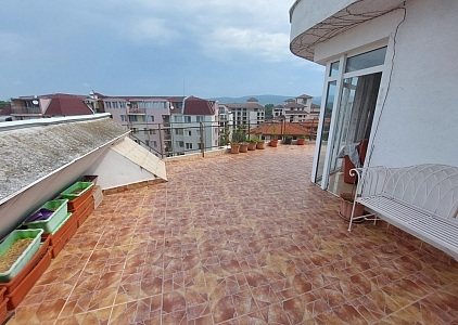 Large apartment with panoramic terrace . Photo 10