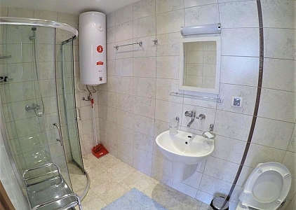 Большая студия с видом на бассейн в красивом комплексе. Фото 11