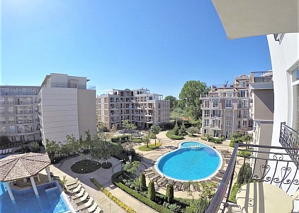 Большая студия с видом на бассейн в красивом комплексе. Фото 10