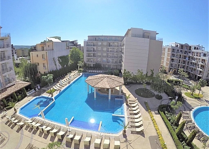 Большая студия с видом на бассейн в красивом комплексе. Фото 8