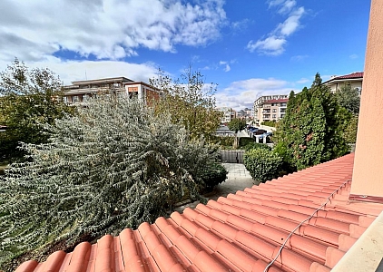 Spacious three-room apartment in a complex on the second line from the sea. Photo 8 Spacious three-room apartment in a complex on the second line from the sea. Photo 8