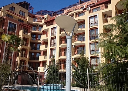 Beautiful apartment overlooking the pool. Photo 15