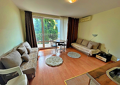 Просторная студия с видом на бассейн. Фото 1