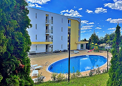 Просторная студия с видом на бассейн. Фото 6