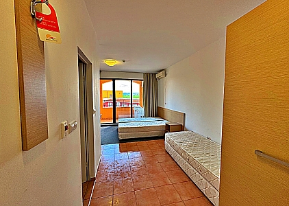 Studio in einem großen Komplex in erster Reihe. Foto 8