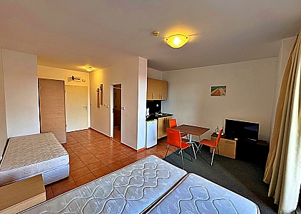 Studio in einem großen Komplex in erster Reihe. Foto 2