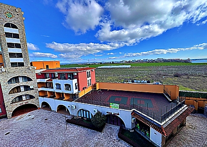 Studio in einem großen Komplex in erster Reihe. Foto 12