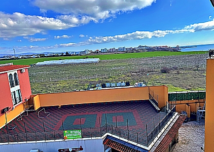 Studio in einem großen Komplex in erster Reihe. Foto 14