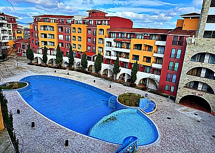 Studio in einem großen Komplex in erster Reihe. Foto 15