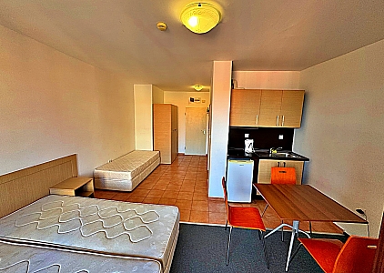 Studio in einem großen Komplex in erster Reihe. Foto 16