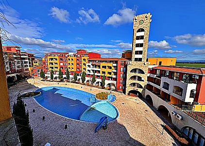 Studio in einem großen Komplex in erster Reihe. Foto 17