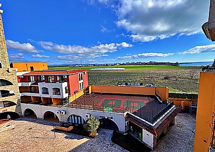 Studio in einem großen Komplex in erster Reihe. Foto 18