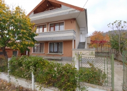 Трехэтажный дом на продажу в селе Горица. Фото 1