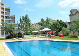 Large apartment with pool view. Photo 1