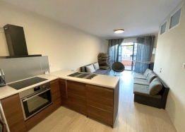 Drei-Zimmer-Wohnung in Strandnähe. Foto 1