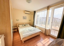 Two-room apartment with pool view in a large complex. Photo 14