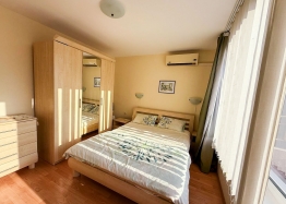 Two-room apartment with pool view in a large complex. Photo 5