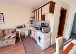 Two-room apartment with pool view in a large complex. Photo 12