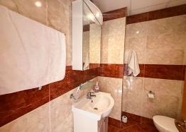 Two-room apartment with pool view in a large complex. Photo 11