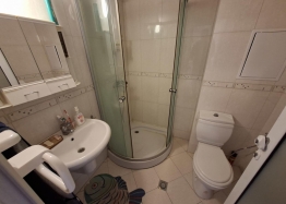 Apartament z widokiem na basen w dużym kompleksie. Zdjęcie 17