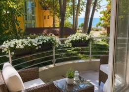 Large apartment with sea view on the first line. Photo 2
