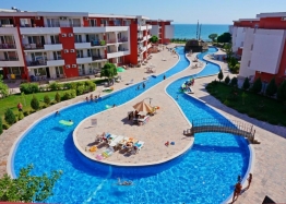 Apartment in a large complex on the first line. Photo 4