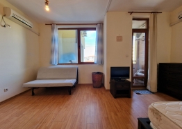 Spacious studio on the first line. Photo 13
