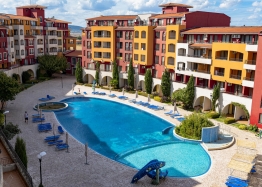 Large studio with pool view on the first line. Photo 1