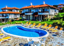 Spacious apartment in a large cottage complex. Photo 1