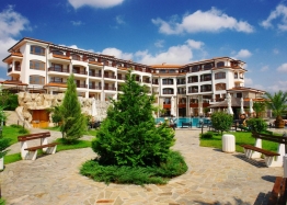 Apartment mit Blick auf den Pool in einem großen SPA-Komplex . Foto 4