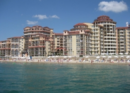 Большая квартира с фронтальным видом на море в метрах от пляжа. Фото 5