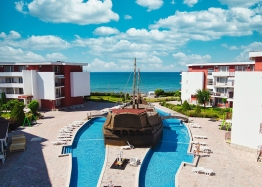 Apartment in a large complex on the first line. Photo 5