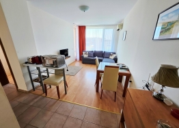 Třípokojový apartmán ve velkém rodinném komplexu na pobřeží. Foto 14