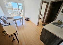 Jednoložnicový apartmán s výhledem na bazén ve velkém rodinném komplexu. Foto 2