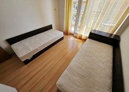 Jednoložnicový apartmán s výhledem na bazén ve velkém rodinném komplexu. Foto 15