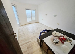 Large three-room apartment in Nessebar. Photo 4