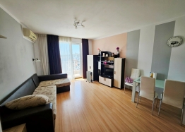 Prostorný apartmán s výhledem na bazén. Foto 11