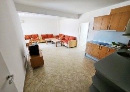 Duży, trzypokojowy apartament z widokiem na basen, w odległości spacerowej od morza. Zdjęcie 16