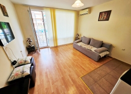 Studio mit Poolblick in berühmtem Familienkomplex. Foto 2