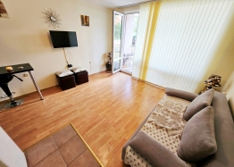 Studio mit Poolblick in berühmtem Familienkomplex. Foto 12