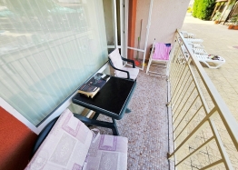 Studio mit Poolblick in berühmtem Familienkomplex. Foto 7