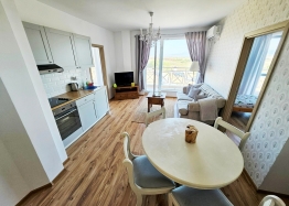 Beautiful three-room apartment in a huge complex. Photo 2