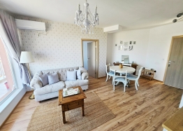 Beautiful three-room apartment in a huge complex. Photo 14