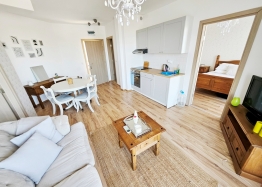 Beautiful three-room apartment in a huge complex. Photo 4