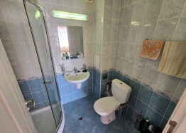 Dvoupokojový apartmán v útulném komplexu na pobřeží. Foto 10