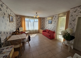 Dvoupokojový apartmán v útulném komplexu na pobřeží. Foto 11