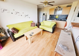 Three-room apartment in a large family complex. Photo 2